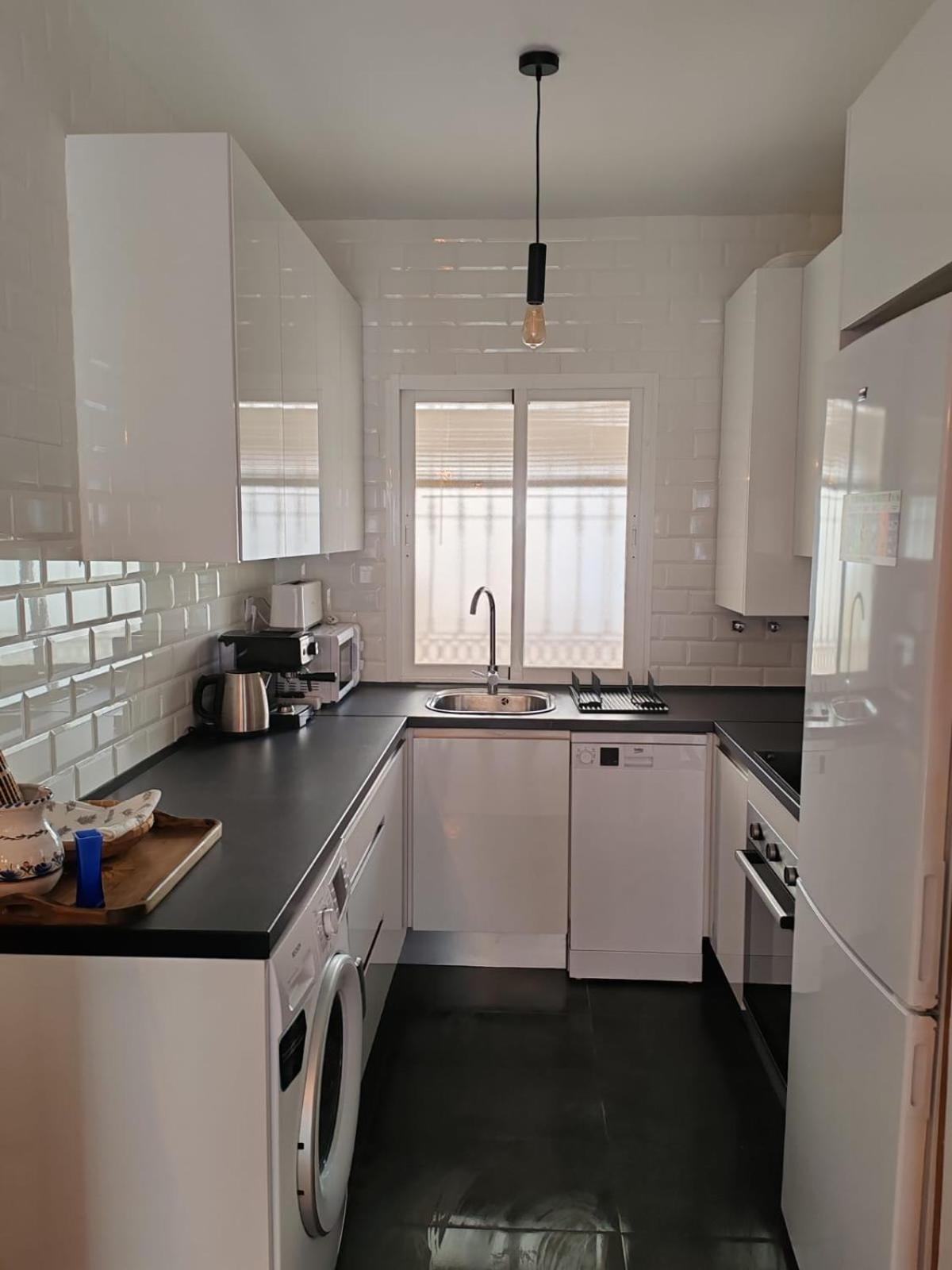 בנאלמדנה Seaview Apartment With Great Amenities & Facilities מראה חיצוני תמונה